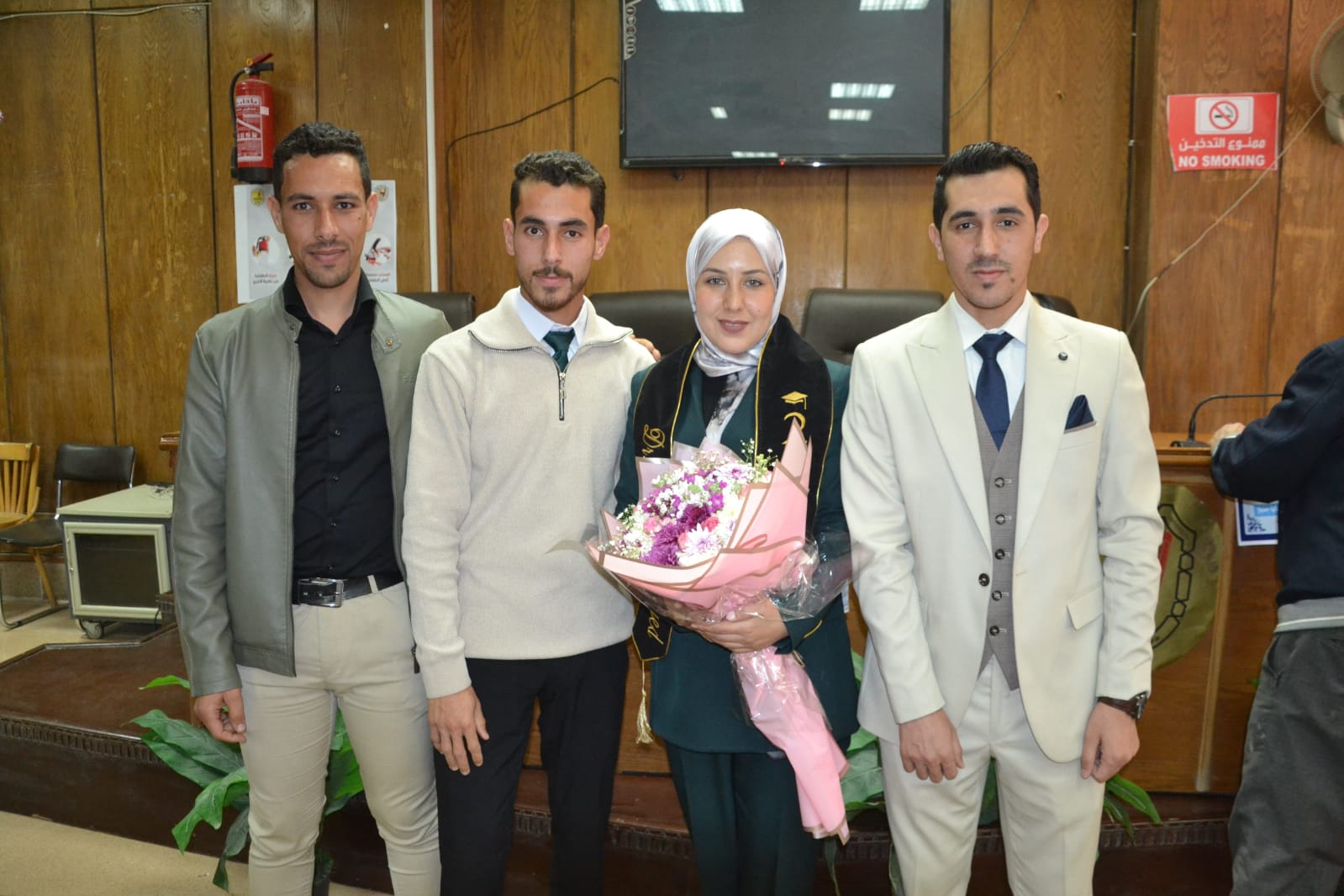 الباحثة وأسرتها