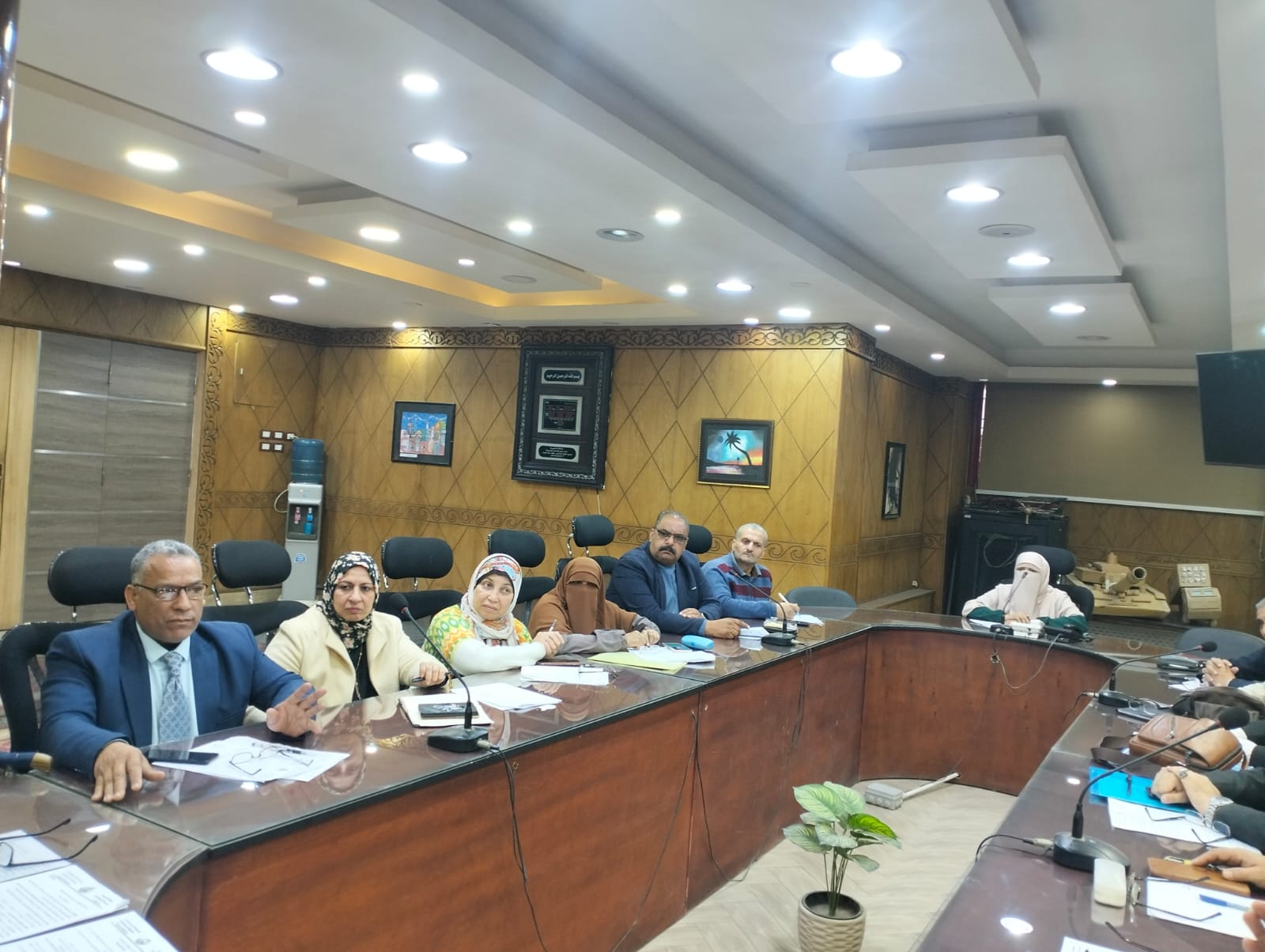 المشاركين بالاجتماع المشاركين بالاجتماع