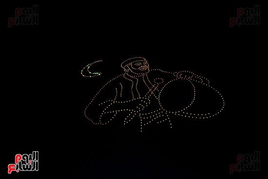 المسحراتى وزينة رمضان يزينان سماء مسجد الحسين