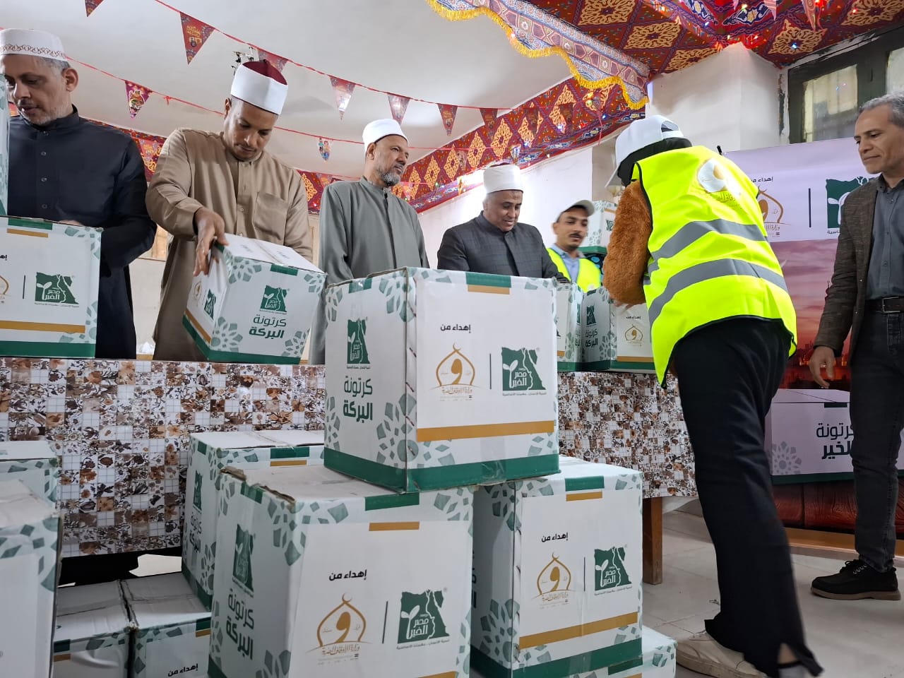 الأوقاف ومصر الخير توزعان 100 ألف كرتونة غذائية بمناسبة شهر رمضان بمحافظات الجمهورية (8)