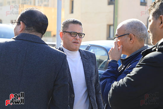 عبد الفتاح عبد المنعم رئيس تحرير اليوم السابع خلال الجنازة