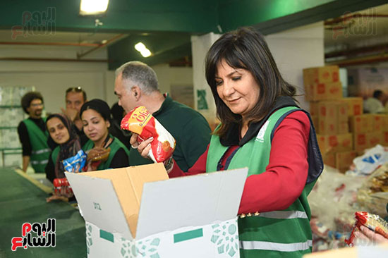 تعبئة كراتين رمضان (27)