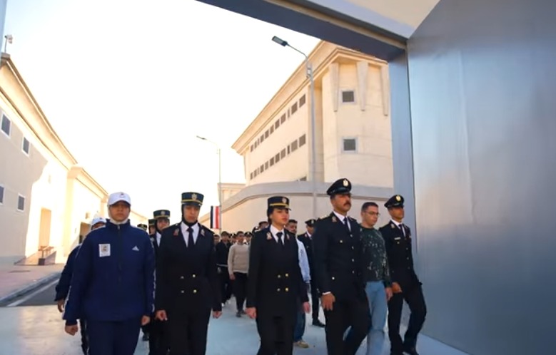 معايشة بين طلاب الجامعات ورفاق الزي الميري (10)