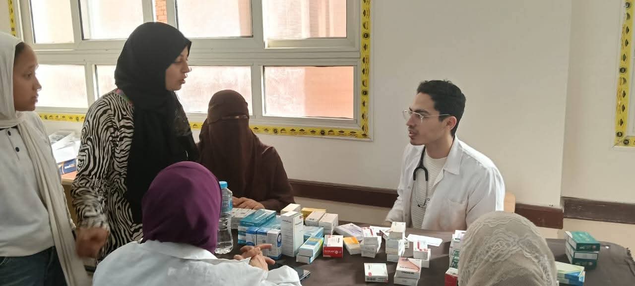 الكشف على الطلاب وصرف العلاج الكشف على الطلاب وصرف العلاج