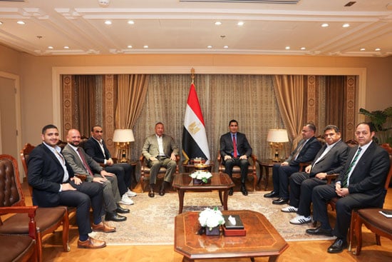 تهنئة-مجلس-الأهلى-لجوهر-نبيل-وزير-الرياضة-(5)