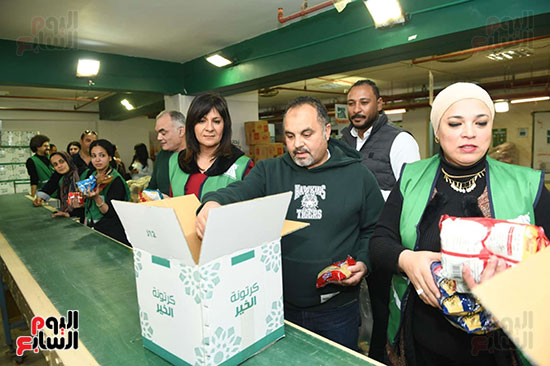 تعبئة كراتين رمضان (29)