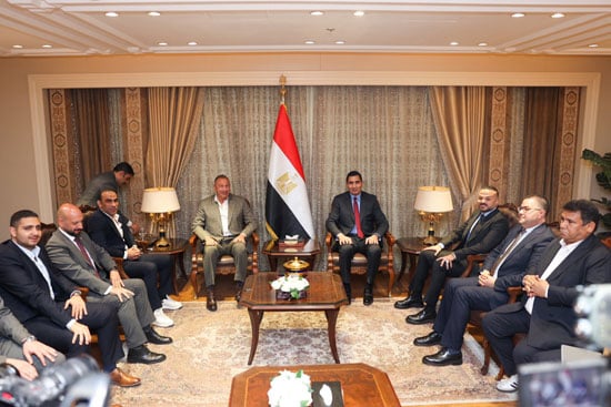 تهنئة-مجلس-الأهلى-لجوهر-نبيل-وزير-الرياضة-(12)