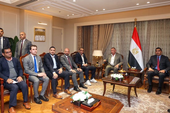 تهنئة-مجلس-الأهلى-لجوهر-نبيل-وزير-الرياضة-(15)