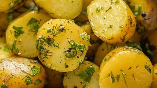 طريقة عمل البطاطس المتبلة بالبهارات