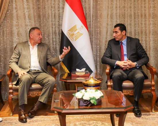 تهنئة-مجلس-الأهلى-لجوهر-نبيل-وزير-الرياضة-(19)