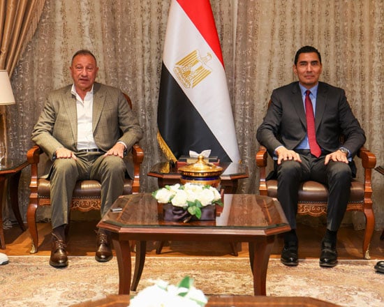 تهنئة-مجلس-الأهلى-لجوهر-نبيل-وزير-الرياضة-(13)