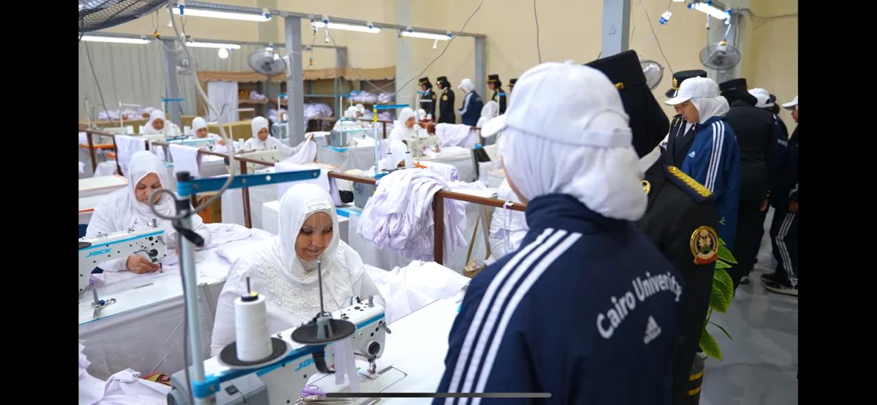 نزلاء مراكز الإصلاح يتعلمون تصنيع الملابس الجاهزة (1)