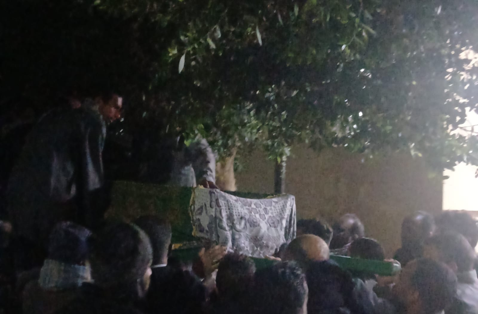 صلاة الجنازة على جثمان الزميل الراحل محمود نصر (8)