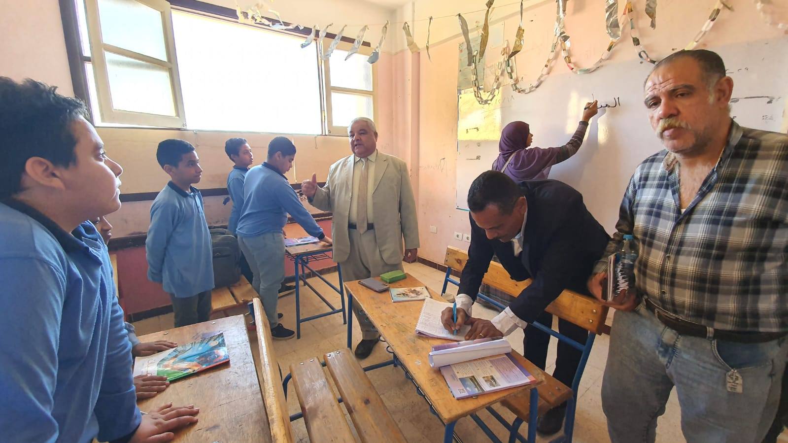 جولة لمتابعة انتظام الدراسة في المدارس المختلفة بالأقصر جولة لمتابعة انتظام الدراسة في المدارس المختلفة بالأقصر