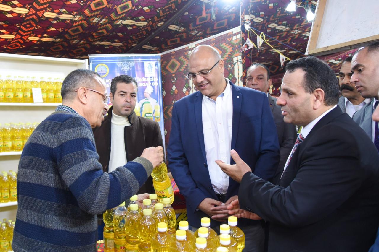 المحافظ يفتتح المعرض6