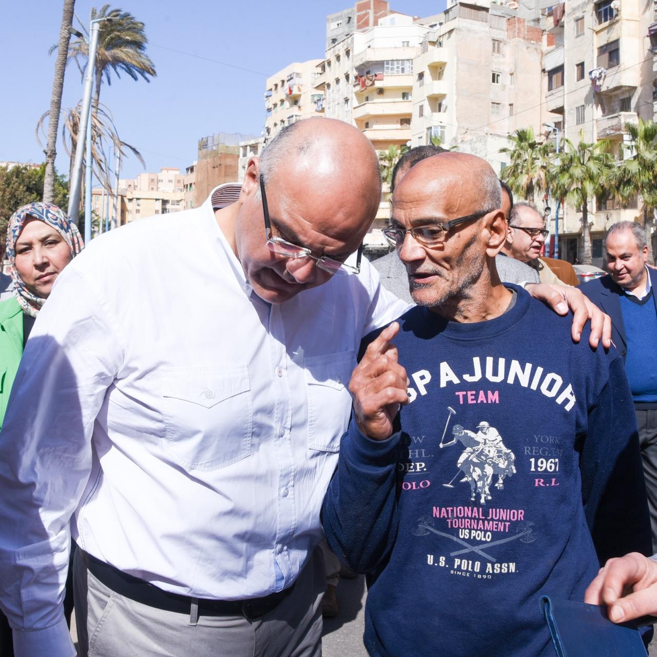 المحافظ يستمع لشكاوى المواطنين