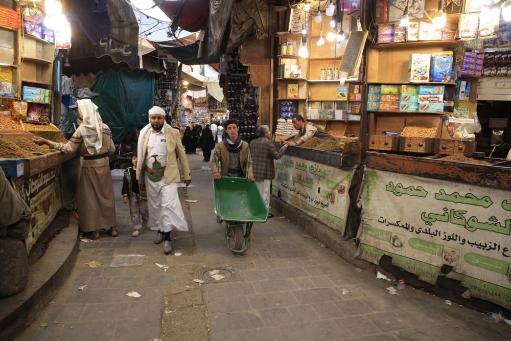 رمضان فى اليمن.. انتعاش حركة العطارة والمكسرات استقبالا للشهر الكريم (1)