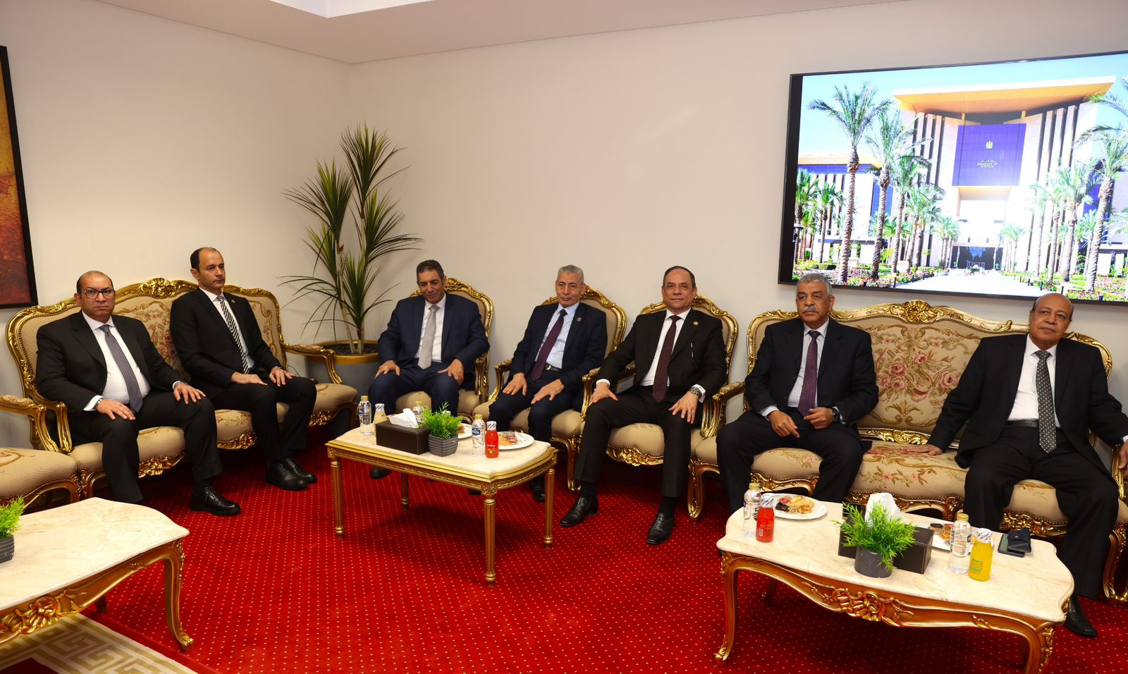 وزير العدل يستقبل رئيس هيئة النيابة الإدارية (2)