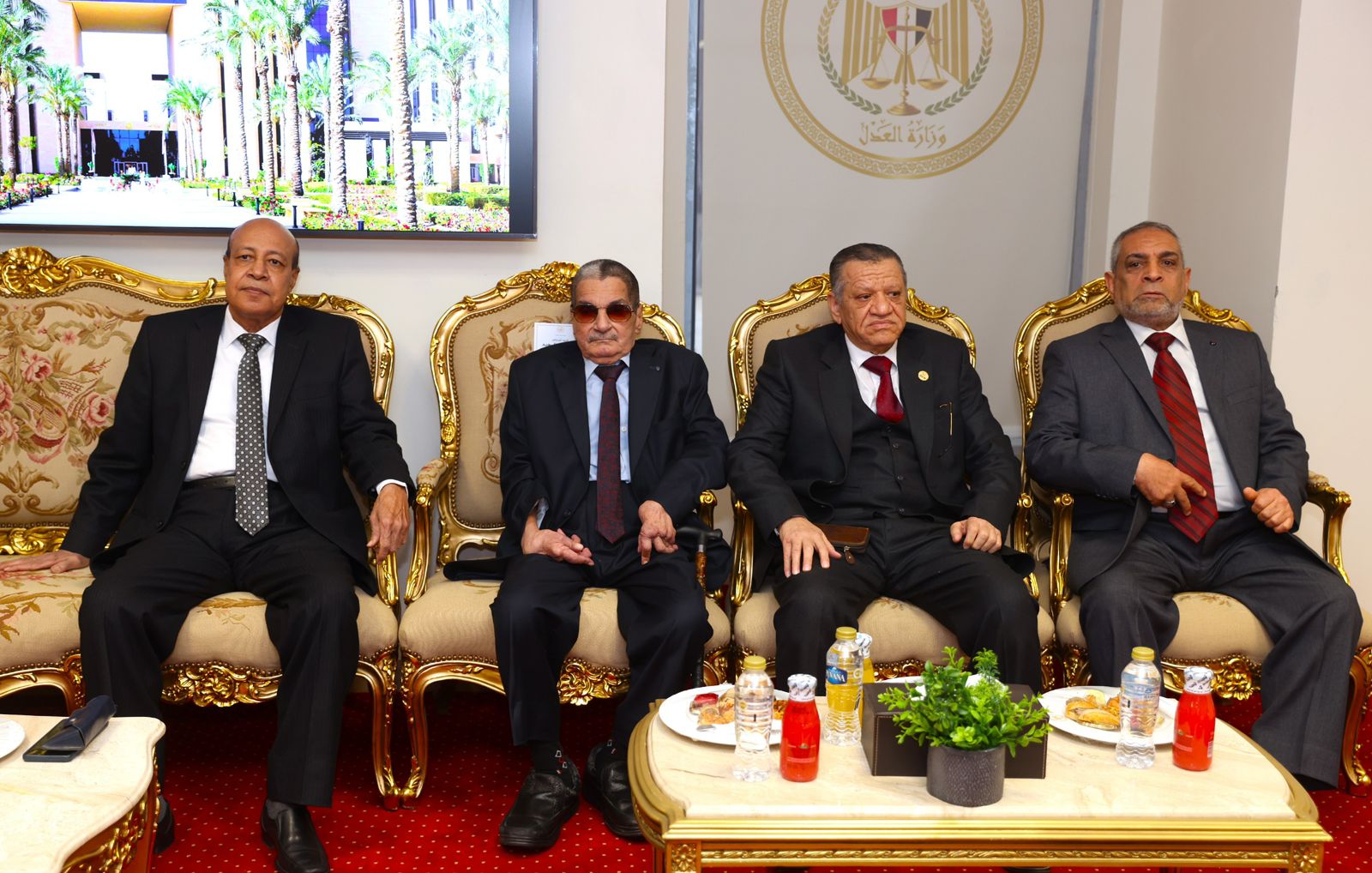 وزير العدل يستقبل رئيس هيئة النيابة الإدارية (1)