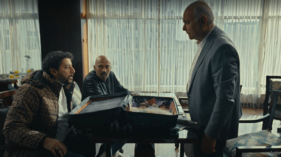 مشهد نقود بنك الحظ في مسلسل فن الحرب