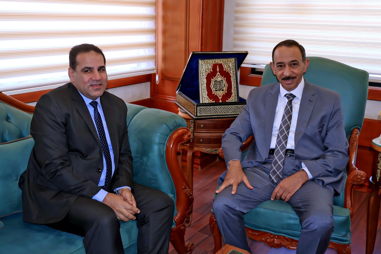 محافظ سوهاج الجديد يستقبل مدير الأمن لتهنئته بتولى المنصب محافظ سوهاج الجديد يستقبل مدير الأمن لتهنئته بتولى المنصب