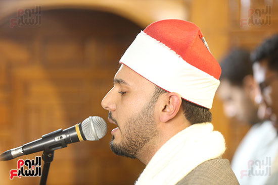 أمام المسجد