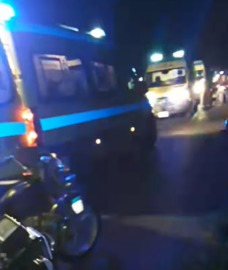 انتقال  سيارات الاسعاف لموقع الحادث