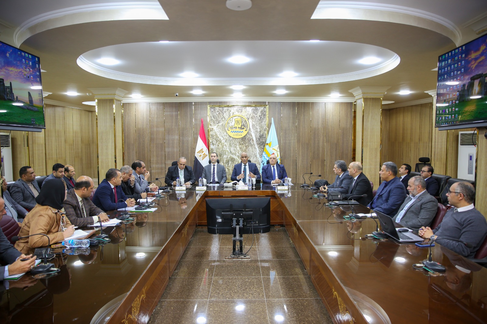 محافظ كفر الشيخ يعقد اجتماع مع رؤساء المدن محافظ كفر الشيخ يعقد اجتماع مع رؤساء المدن