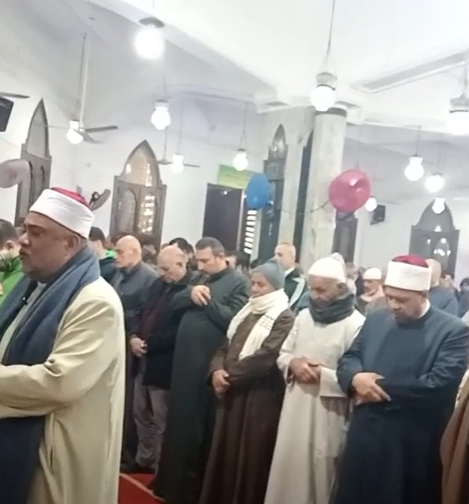 أداء صلاة التراويح بمسجد الفتح