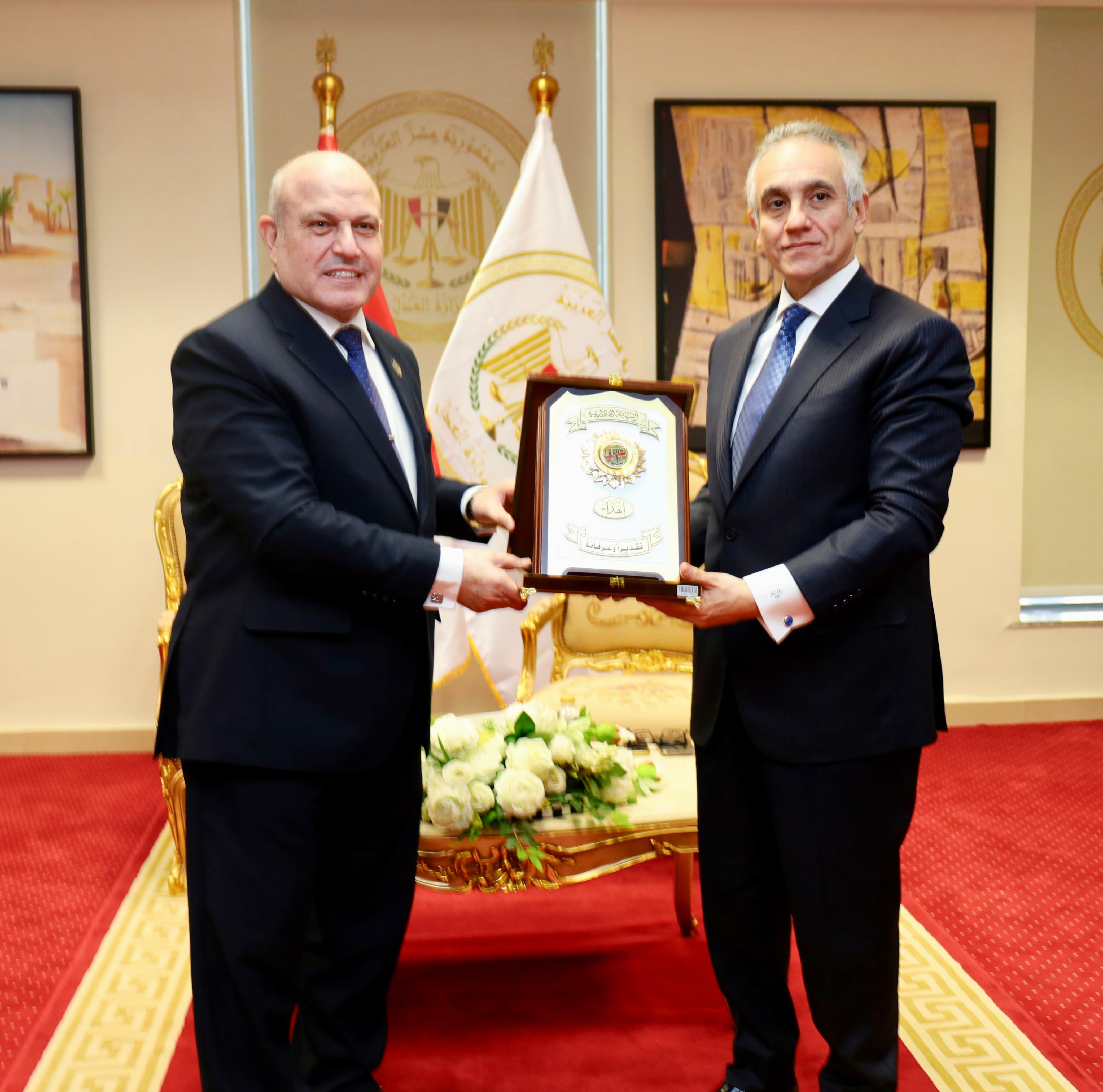 رئيس النيابة الإدارية يهنئ وزير العدل الجديد (3)