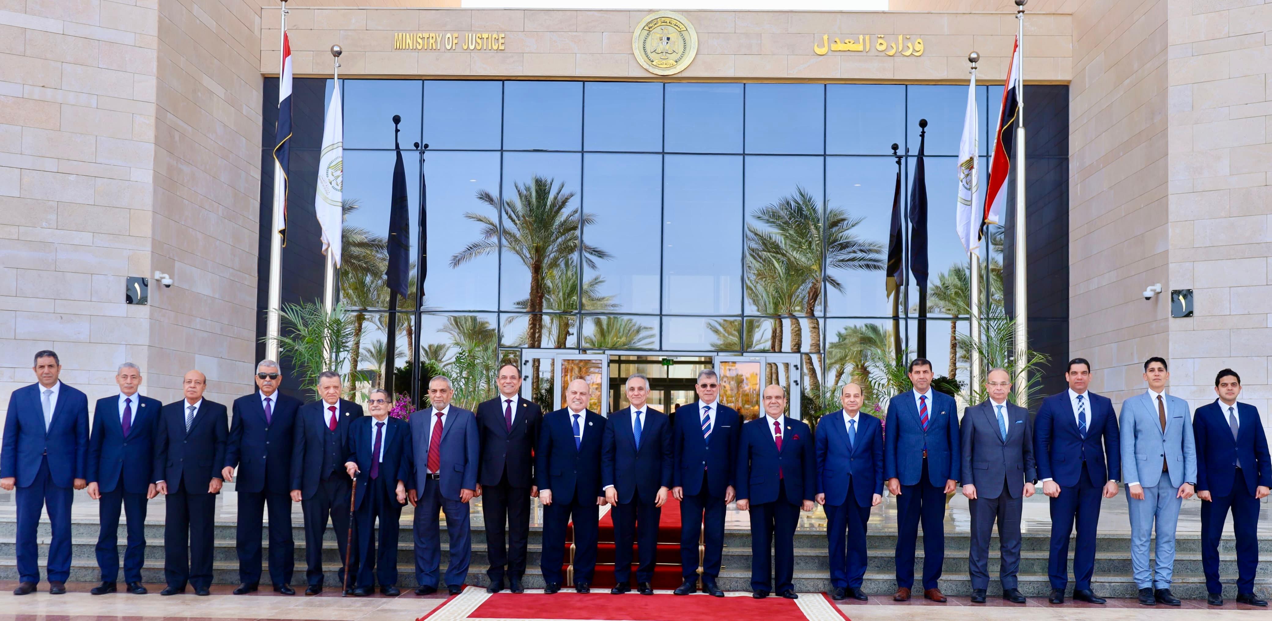 رئيس النيابة الإدارية يهنئ وزير العدل الجديد (6)