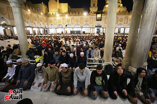 ألاف المصلين في اول ايام التراويح (3)