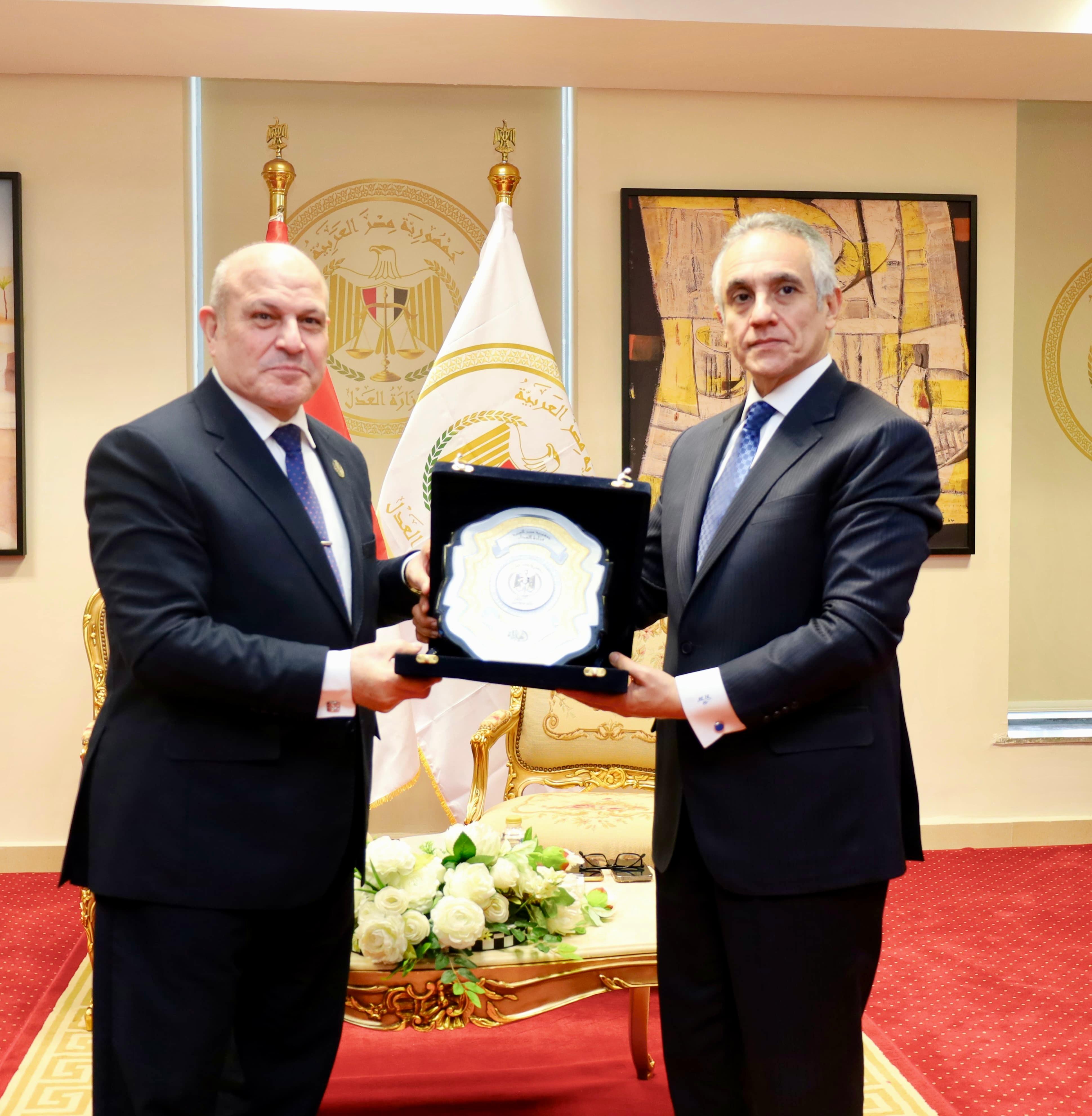 رئيس النيابة الإدارية يهنئ وزير العدل الجديد (7)