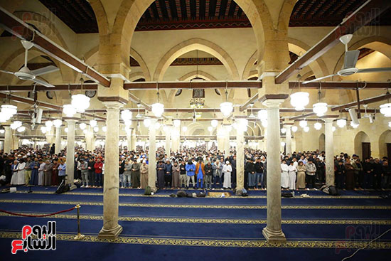 ألاف المصلين في اول ايام التراويح (2)