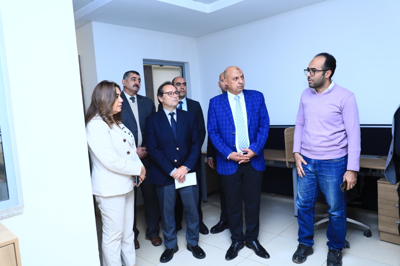 جولة تفقدية لمنال عوض للقطاعات والإدارات المركزية بالوزارة