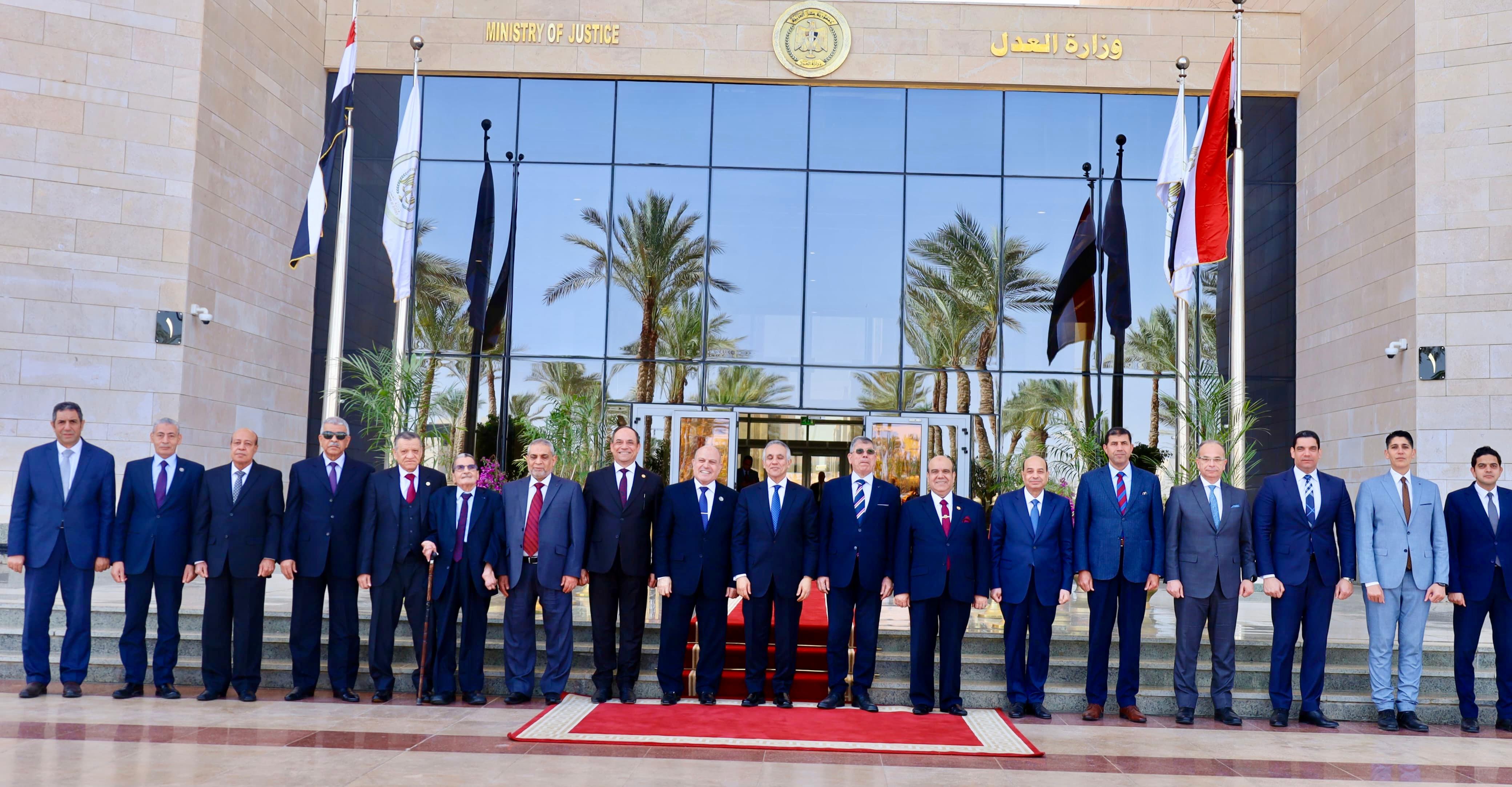 رئيس النيابة الإدارية يهنئ وزير العدل الجديد (8)