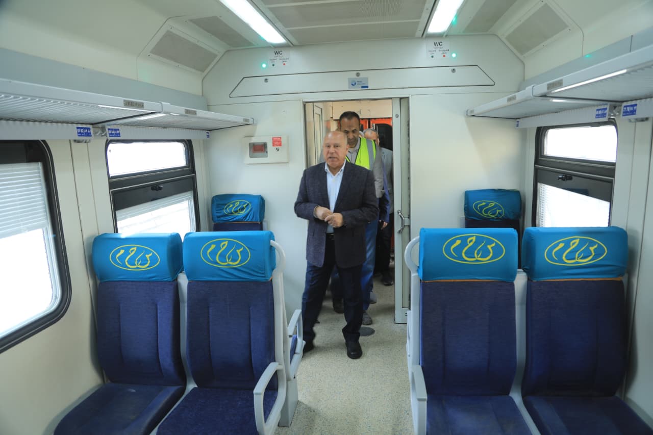 وزير النقل يتفقد ورش "أبو غاطس والفرز"