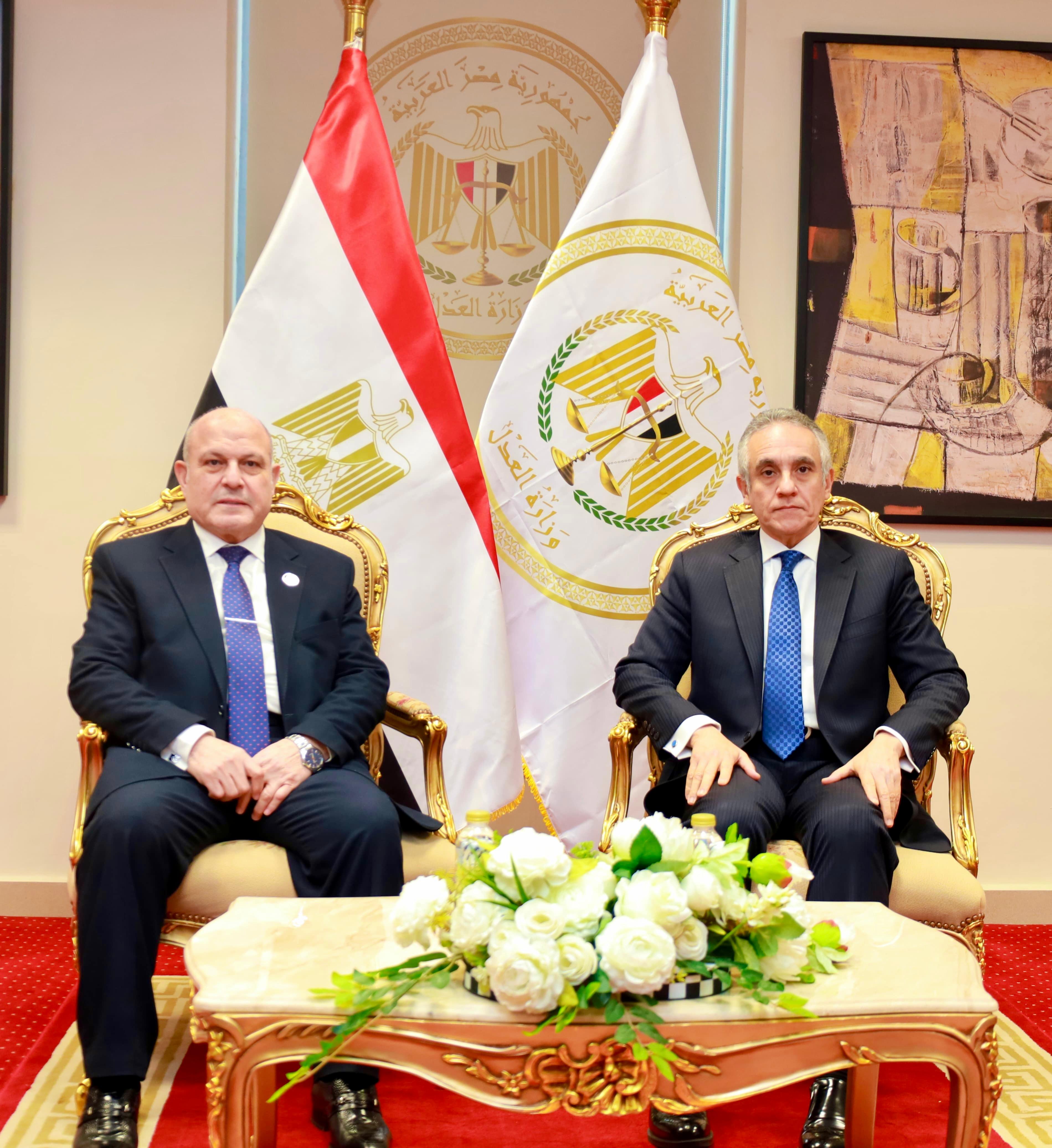 رئيس النيابة الإدارية يهنئ وزير العدل الجديد (4)