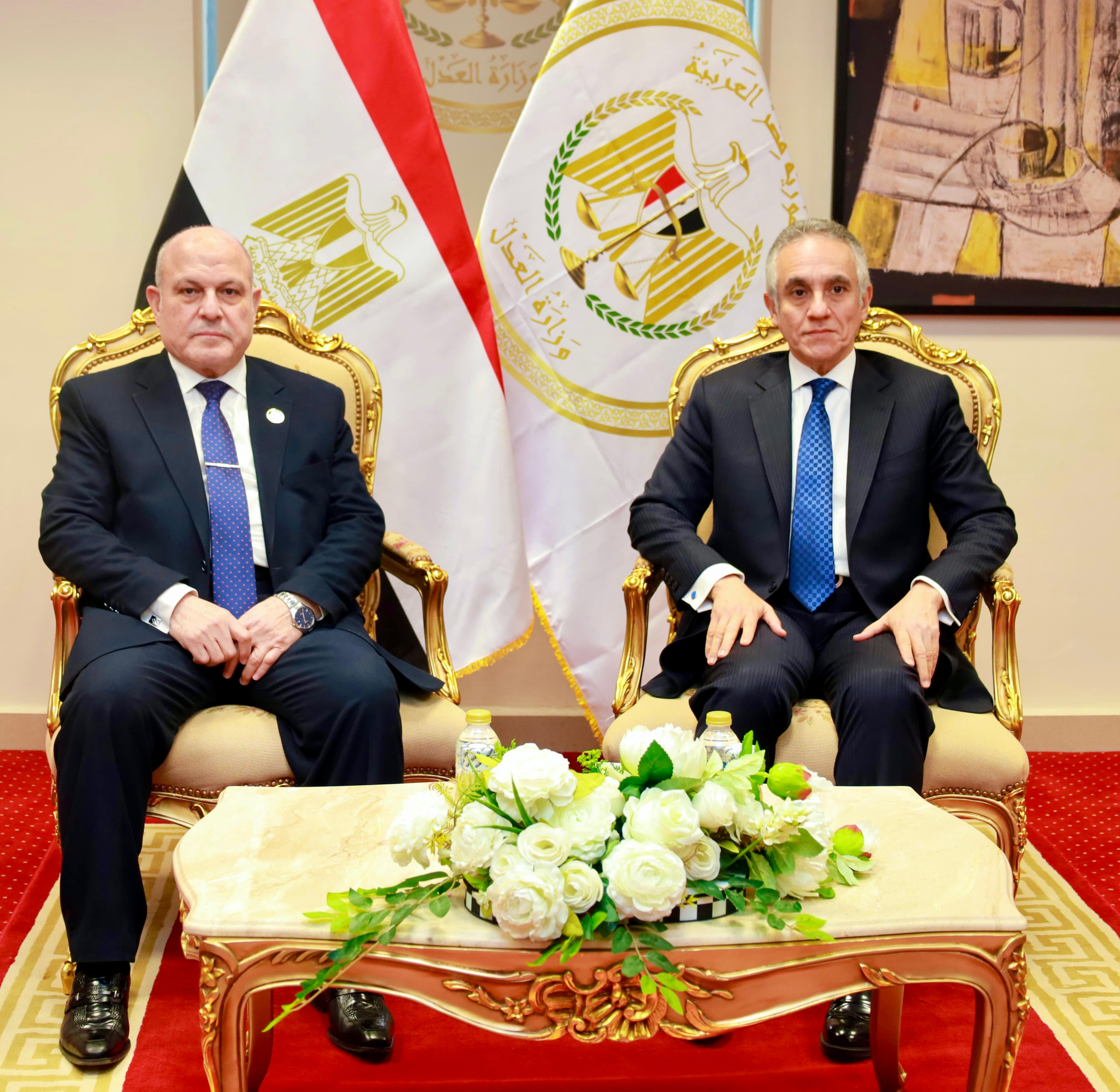 رئيس النيابة الإدارية يهنئ وزير العدل الجديد (2)