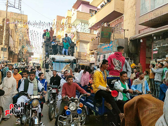 الآلاف-من-أهالى-إسنا-يحتفلون-بقدوم-شهر-رمضان-المبارك