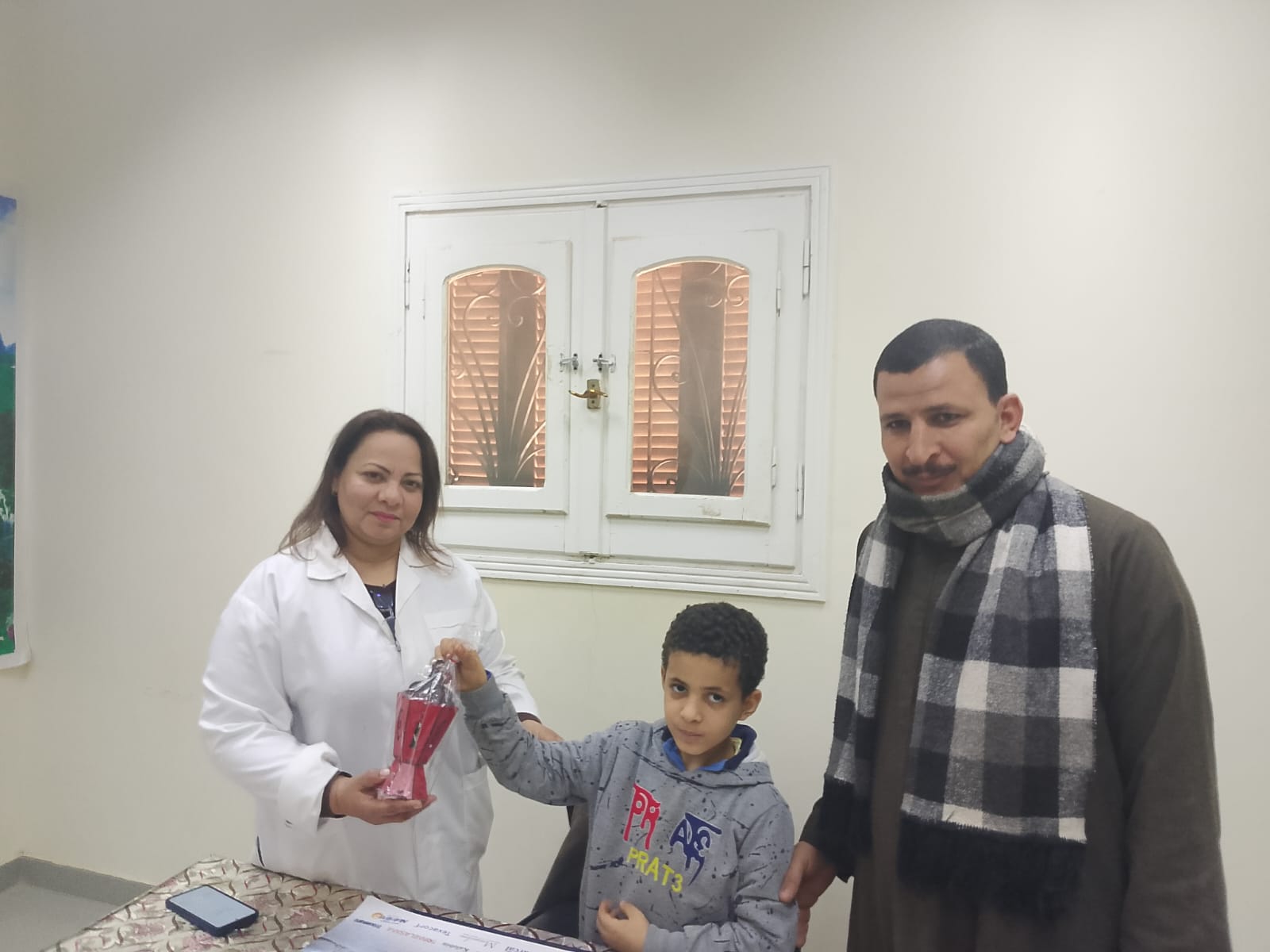 دكتورة ايمان توزع الفوانيس دكتورة ايمان توزع الفوانيس