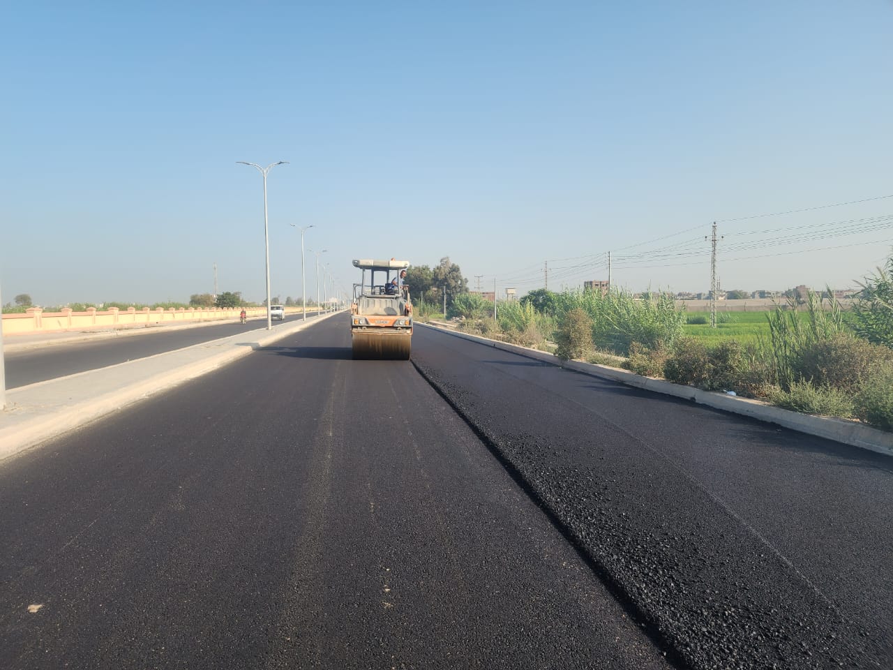 جانب من مشروعات الطرق بالبحيرة