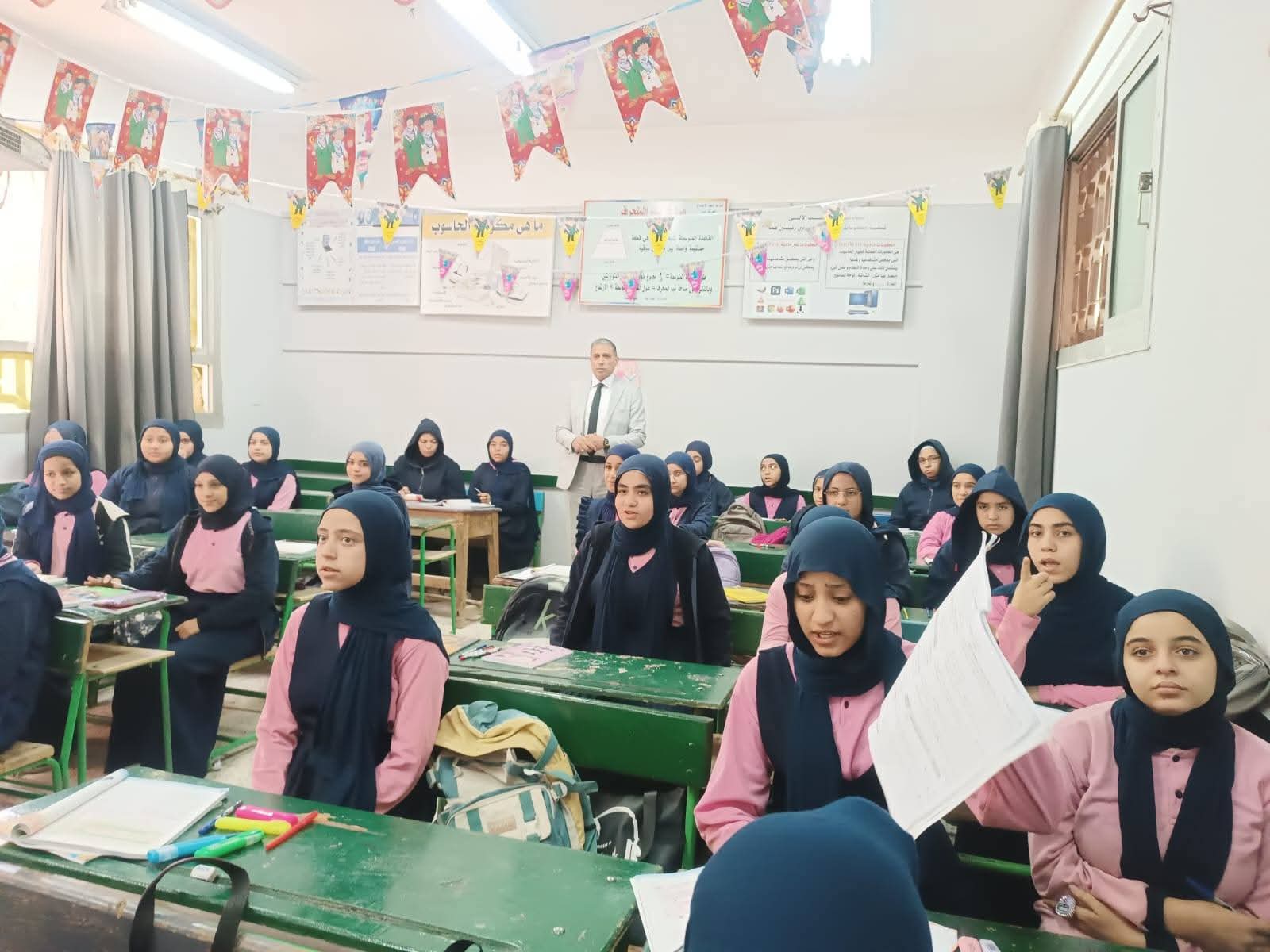 حضور مرتفع للطلاب ومتابعة انتظام الدراسة (2)