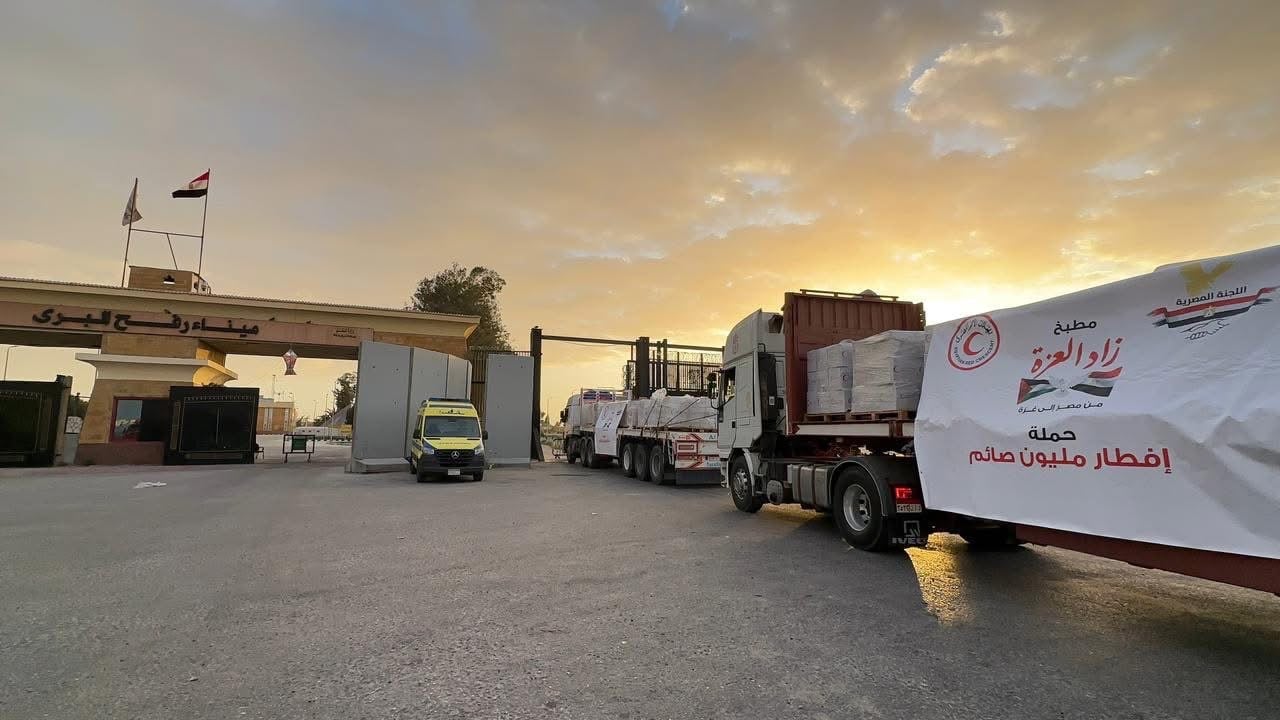 حملة إفطار أمام معبر رفح