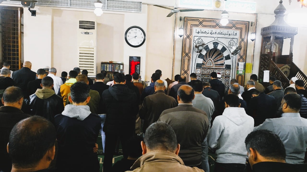 المسجد الكبير بمطروح يكتظ بالمصلين المسجد الكبير بمطروح يكتظ بالمصلين