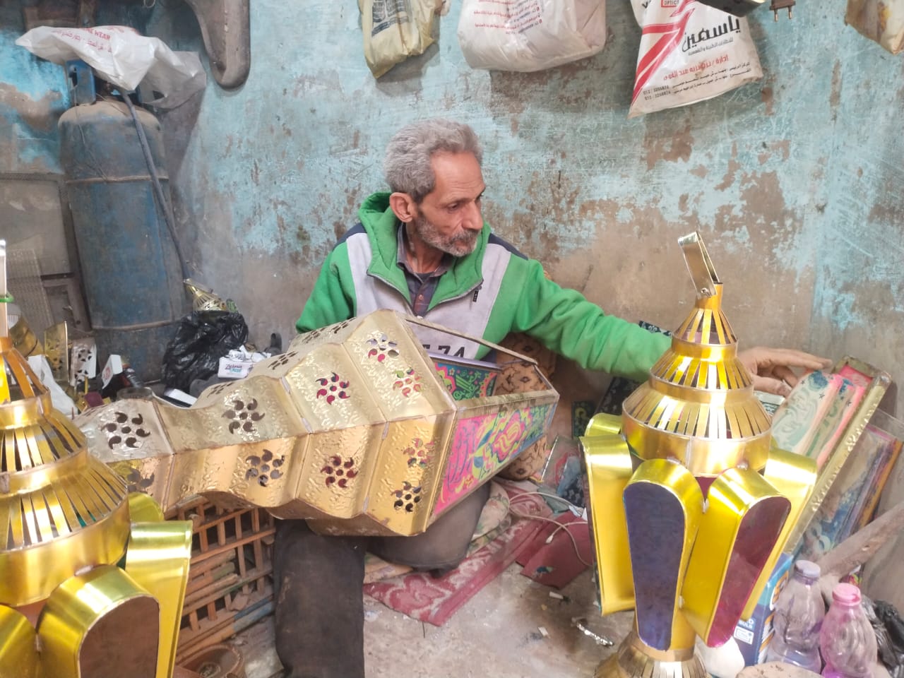 صيانة الفوانيس القديمة