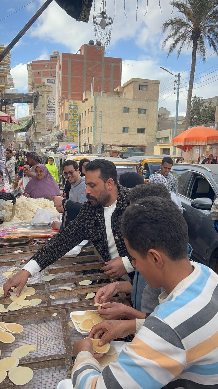 اقبال علي شراء القطايف والكنافة في الدقهلية اقبال علي شراء القطايف والكنافة في الدقهلية