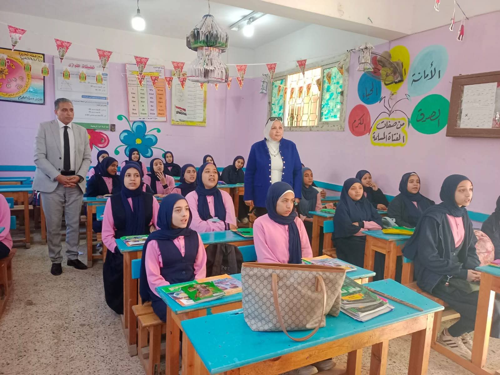 حضور مرتفع للطلاب ومتابعة انتظام الدراسة (5)