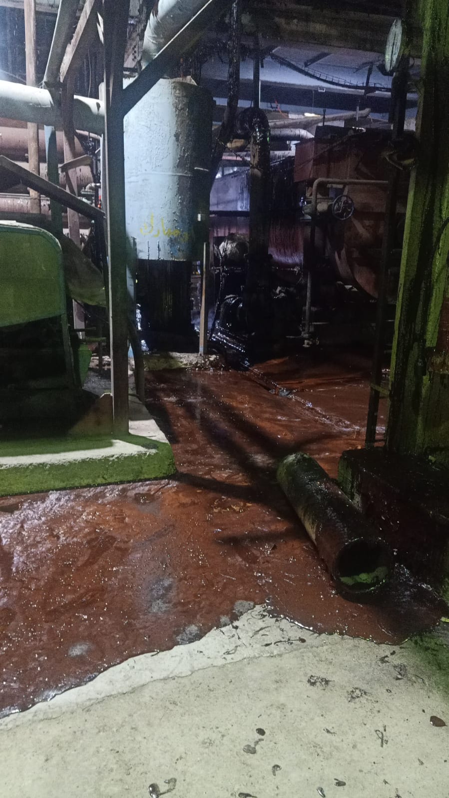 اثار الحريق على الخزان اثار الحريق على الخزان