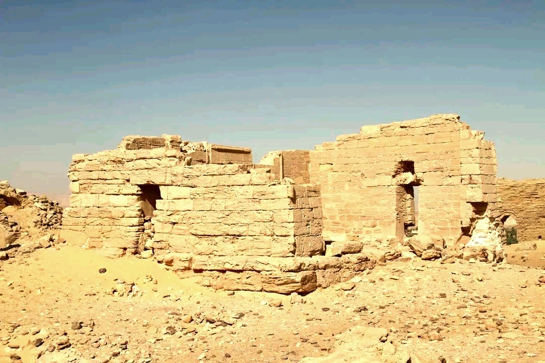 جانب من أطلال معبد الناضورة بالوادى الجديد
